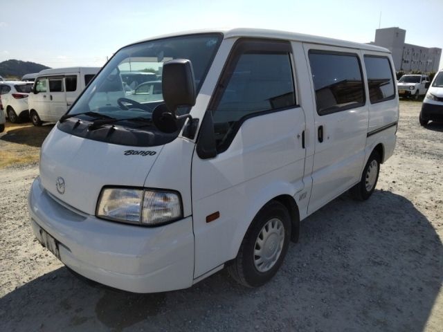 4258 Mazda Bongo van SLP2V 2017 г. (LUM Fukuoka Nyusatsu)